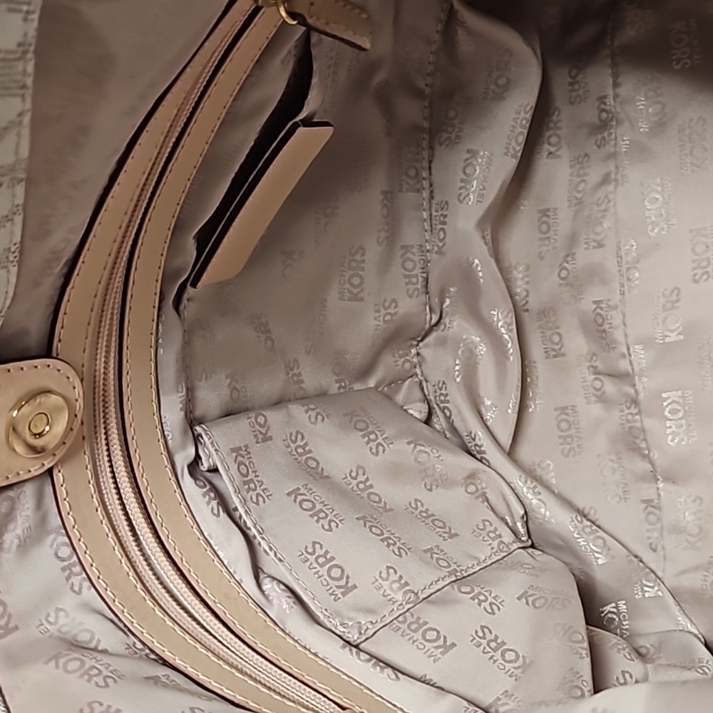 Michael Kors Pursue - Picture 9 of 11